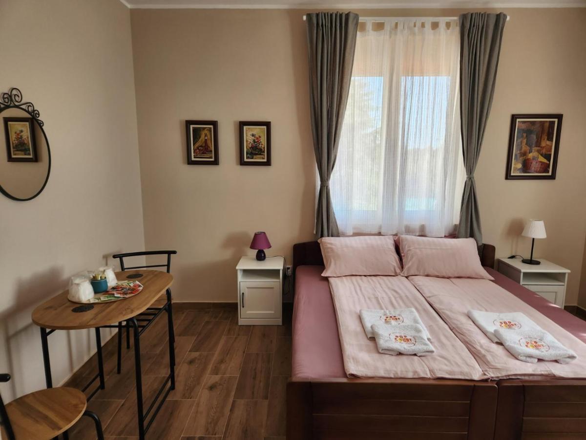 Roomsapartments Popcourt Pancsova Kültér fotó